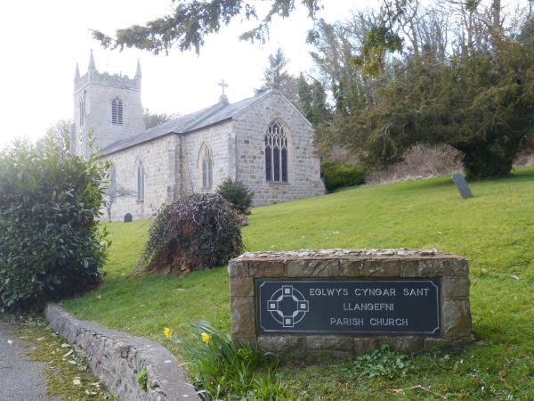 Sint Cyngarkerk te Llangefni, Anglesy, Wales
