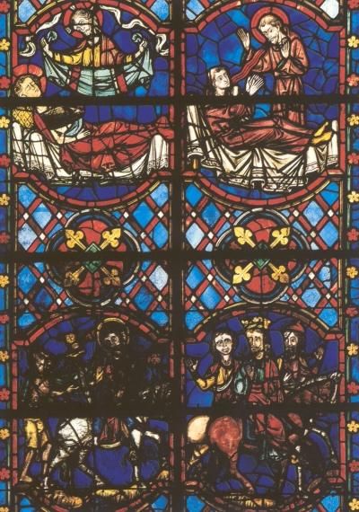 Glasschilderkunst. Onder:Het linker, verweerde, venster toont Martinus die zijn mantel deelt met een bedelaar. Daarnaast een venster met drie figuurtjes te paard, de één draagt een kroon. Geen van drieën heeft een kransje rond het hoofd; het zijn dus geen heiligen. Waarschijnlijk staat het venster in verband met de afbeelding ernaast. In dat geval zijn mede-soldaten afgebeeld die Martinus bespotten vanwege zijn halve mantel. De kunstenaar maakt het verhaal nog mooier dan het al is: zelfs de keizer doet mee. Boven-links: Het nachtelijk visioen van Martinus Boven-rechts: De monnik wordt op zijn doodsbed door Martinus' gebed weer ten leven gewekt.