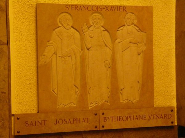 Drie grote missionarissen: links Sint Josafat; (midden Franciscus Xaverius [ + 1552, feest 3 december); rechts Théophane Vénard, martelaar in Viëtnam [+ 1861, feest 24 november).