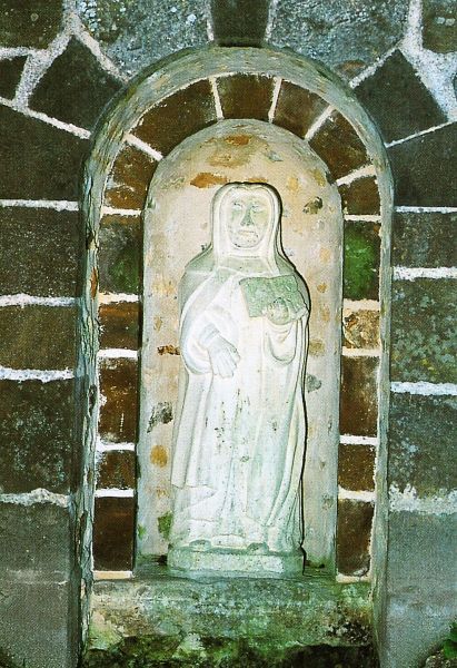 devotiebeeldje in de bron van Ste-Céronne
