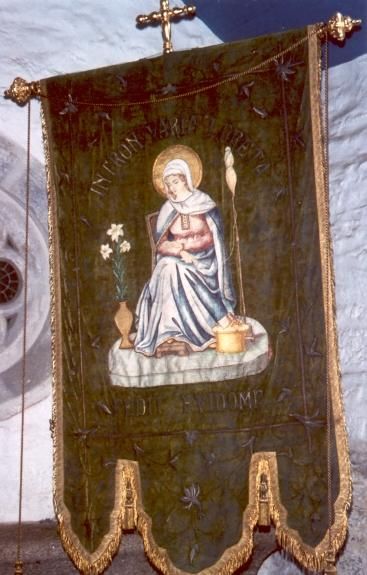 Maria spint en weeft als tempelmeisje het voorhangsel na haar opgang naar de tempel.