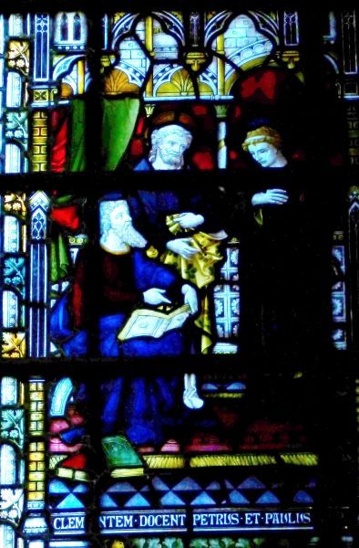 De latere paus Clemens (staande rechts) onderricht door Petrus (staand met rondgeschoren witte haren en baard) en Paulus, zittend.