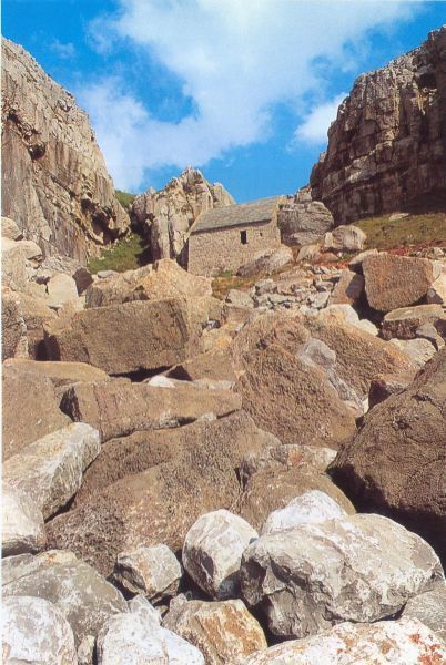 Cel van Saint Govan in Wales bij Pembroke.