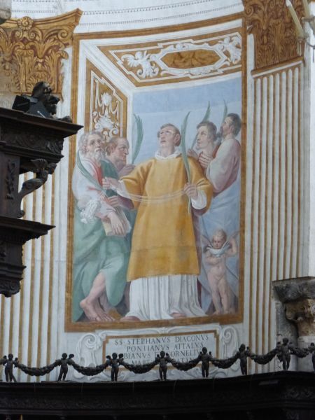 Stefanus - in gele diakentuniek - tesamen met Pontianus, Attalus, Fabianus en Cornelius. Allen met martelaarspalm. 18e(?) eeuw, fresco