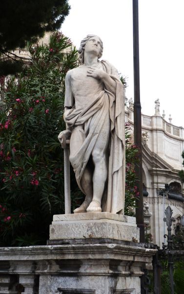 Getuige de outfit van Sextus, neemt men aan dat hij als soldaat diende in het Romeinse leger.